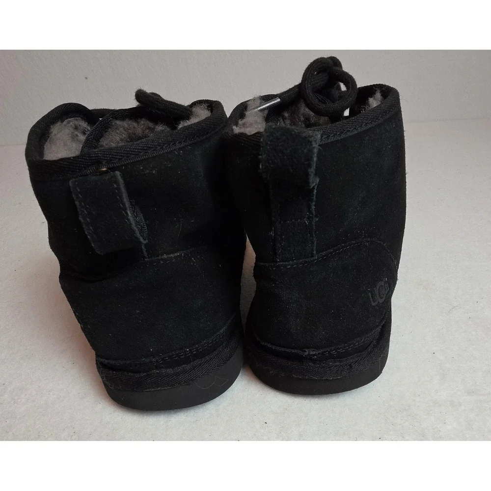 UGG Neumel Black Suede Lace Up Chukka Boots Mens 9 3236 Sheepskin Lined
